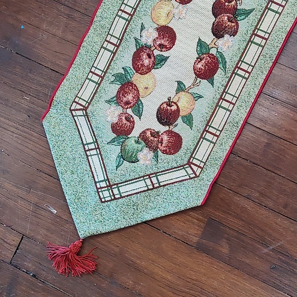 Apple Table Runner - Picture 3 of 4